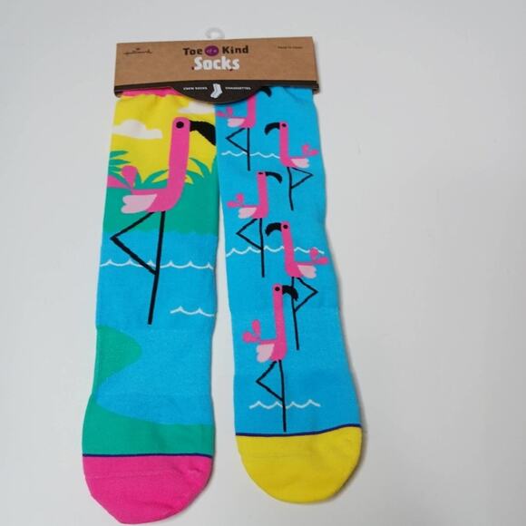 Hallmark Two Of A Kind Flamingo Socks NWT - Picture 6 of 6